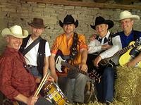 Buckles & Boots. Wir sind fünf kernige Country Musiker aus dem Rhein-Main-Gebiet, die ihr mehrstündiges Programm in einer eigenen, teils rockigen, teils traditionellen Interpretation deutschlandweit darbieten. Mit unserer Mischung aus traditionellen Songs z.B. von Hank Williams, Klassikern von Johnny Cash und Willie Nelson, bis hin zum modernen New-Country-Sound mit Stücken von Alabama, Garth Brooks und Alan Jackson schaffen wir es, jedes Publikum zu begeistern. Aber auch mit unseren eigenen Stücken können wir regelmäßig punkten. So konnten wir uns fest in die Country-Szene der hessischen Südstaaten etablieren und touren mittlerweile durch fünf Bundesstaaten des deutschen mittleren Westens.